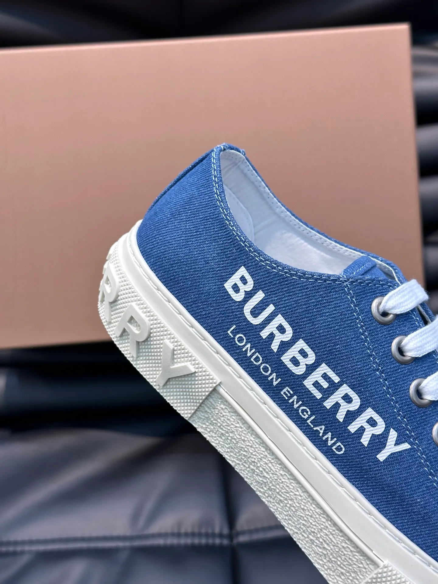 Men's shoes 💰p380 "BURBERR*" men's classic low-top sneakers, reinterpreted with Vintage retro plaid cotton material and decorated with a new brand logo. First-layer sheepskin lining, embossed Burberry lettering logo on the heel, T men's shoes 💰pU original outsole! Size: 38-44 (45 customized)
